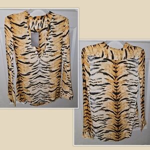 NWT! CBRL Tiger Print Longsleeve Collared Shirt Lightweight Junior's M